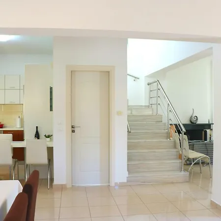 Ialysos, Fully Equipped, Detached, 6pers. 5min Beach